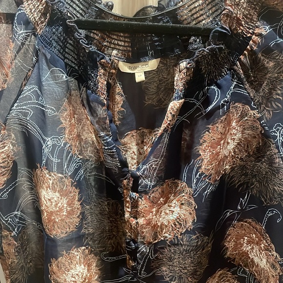RW&Co Chiffon Blouse size small - Picture 2 of 5